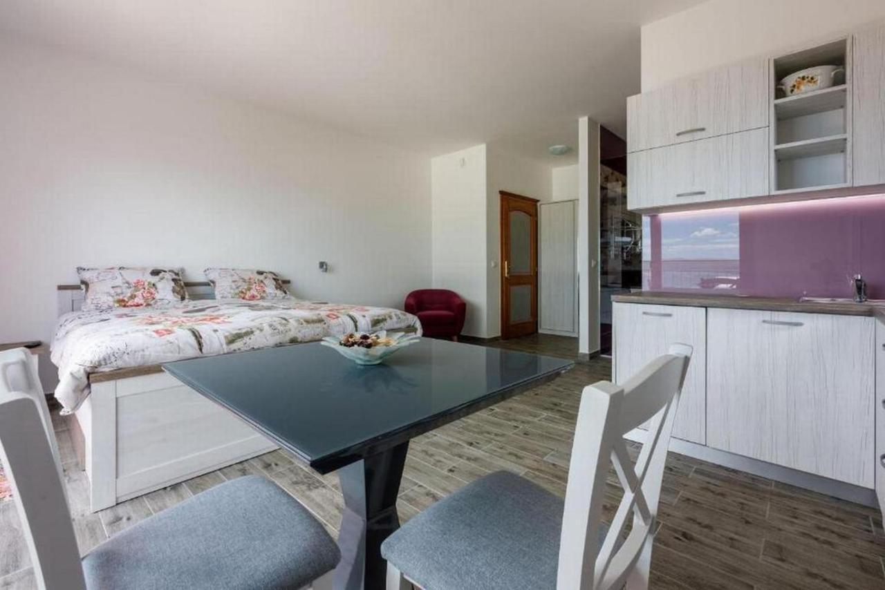 Apartmani Rino Драмал Екстериор снимка